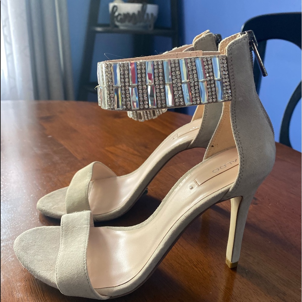 NEW women’s embellished suede dress sandal